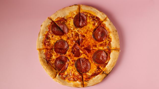 Pizza Pepperoni — Macaroni Athens